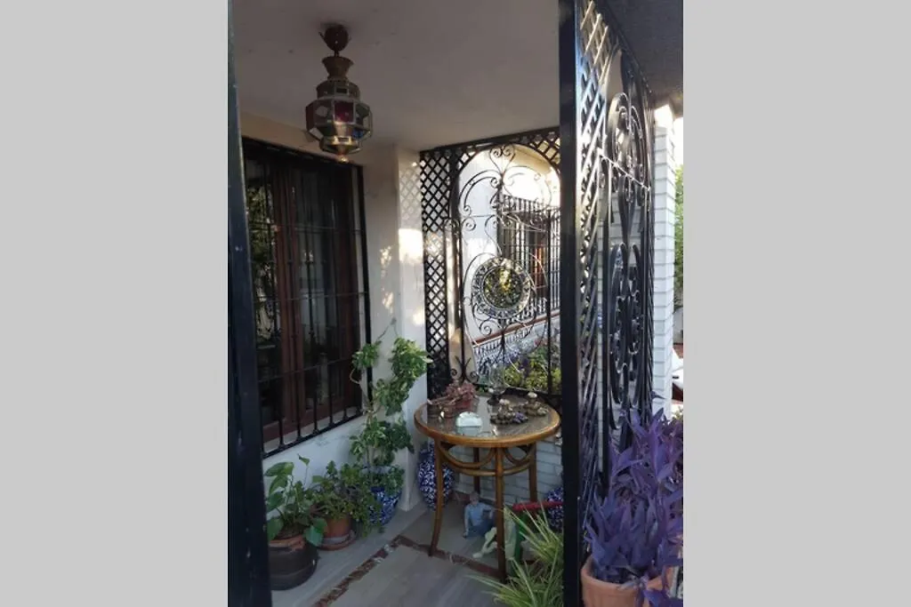Casa En Granada Con Hermoso Jardin, Parking Calle Spain