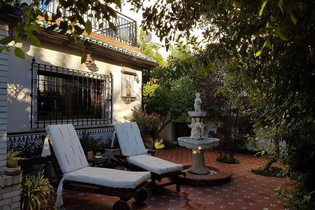 Holiday home Casa En Granada Con Hermoso Jardin, Parking Calle