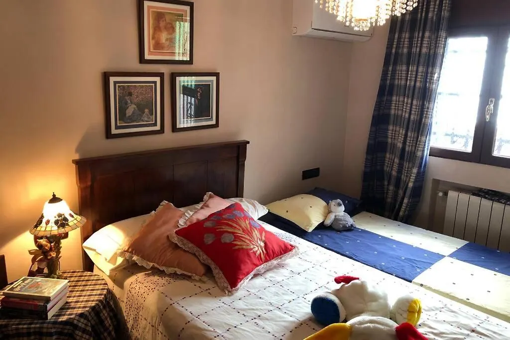 Casa En Granada Con Hermoso Jardin, Parking Calle